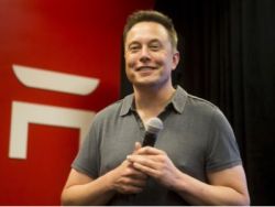 马斯克与特朗普相互力挺! 特斯拉(TSLA.US)拟将美国产能翻番 推动“制造业回流美国”