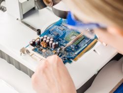 科技网站SemiAccurate爆料！英特尔(INTC.US)或成为收购目标