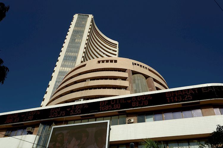 Pasar Saham Hari ini: Nifty dan Sensex Ditutup Datar Jumat ini, Mencatat Kenaikan Mingguan