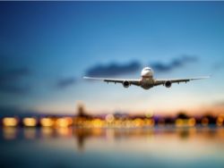 美联航(UAL.US)发布“非常规”双重业绩指引 经济衰退下仍能保持全年盈利