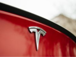 因需求疲软与政治抵制 特斯拉(TSLA.US)Q1交付量不及预期