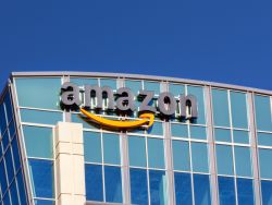 亚马逊(AMZN.US)CEO贾西力挺AI巨额投资：不砸钱就会被时代淘汰