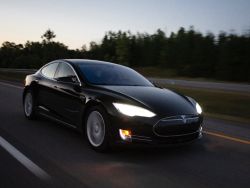 特斯拉(TSLA.US)Q1财报难言乐观，分析师将目光投向2026