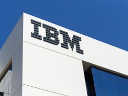 关税+美国政府降本担忧难消！IBM(IBM.US)Q1业绩好于预期，股价盘后仍下跌